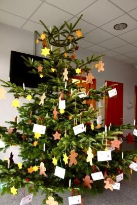 geschmückte Weihnachtstanne 