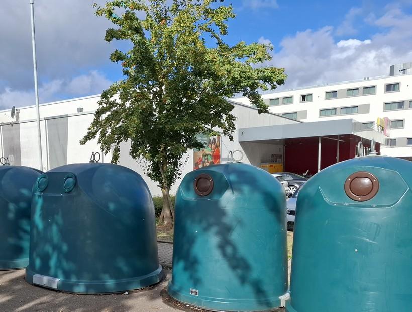 Glascontainer am Nell-Breuning-Ring